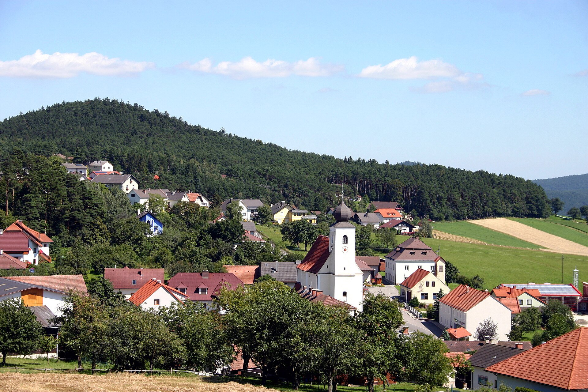 Häuser und Ortskern von Hollenthon in der Buckligen Welt